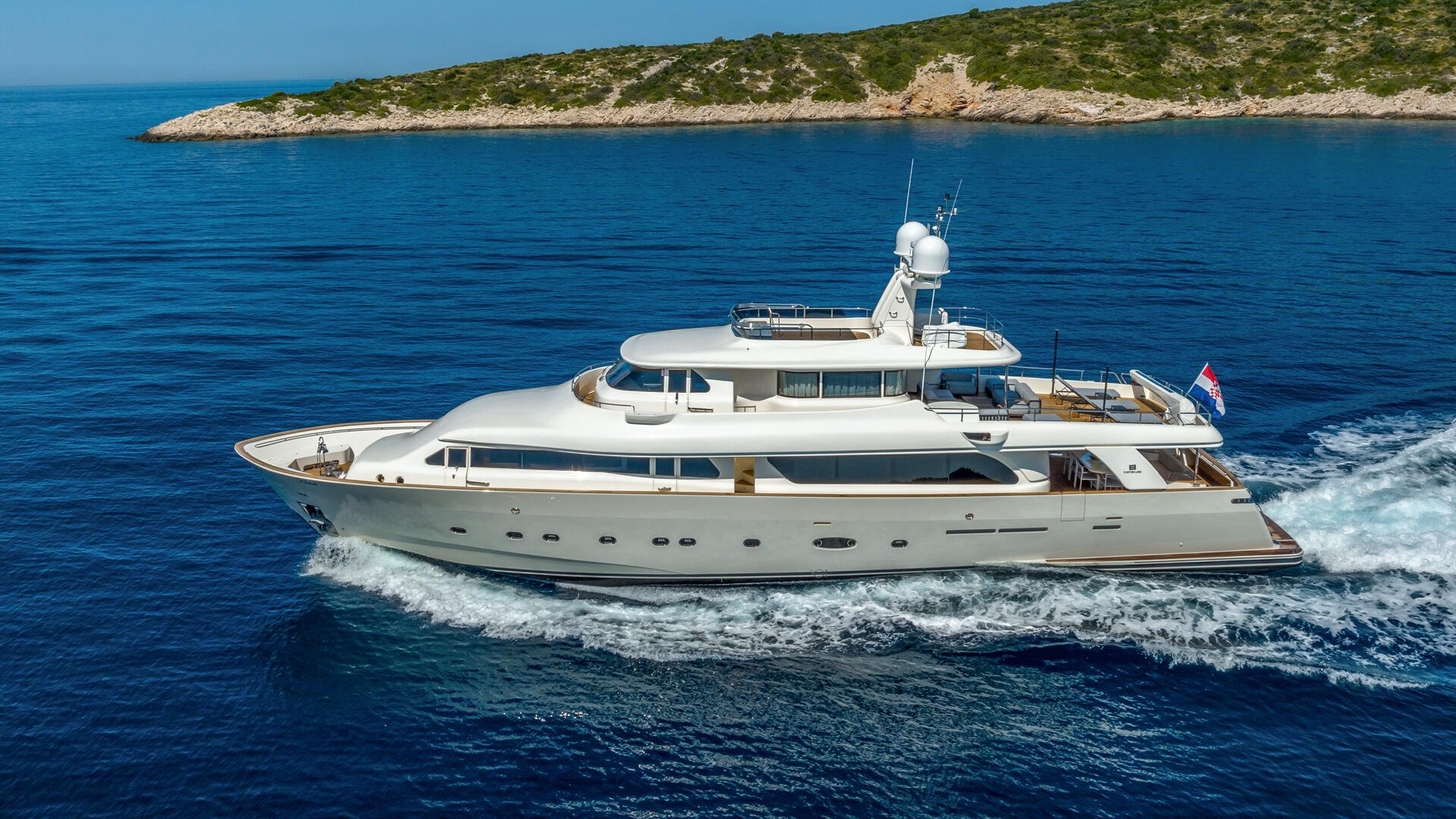 01-Klobuk-portside_.jpg