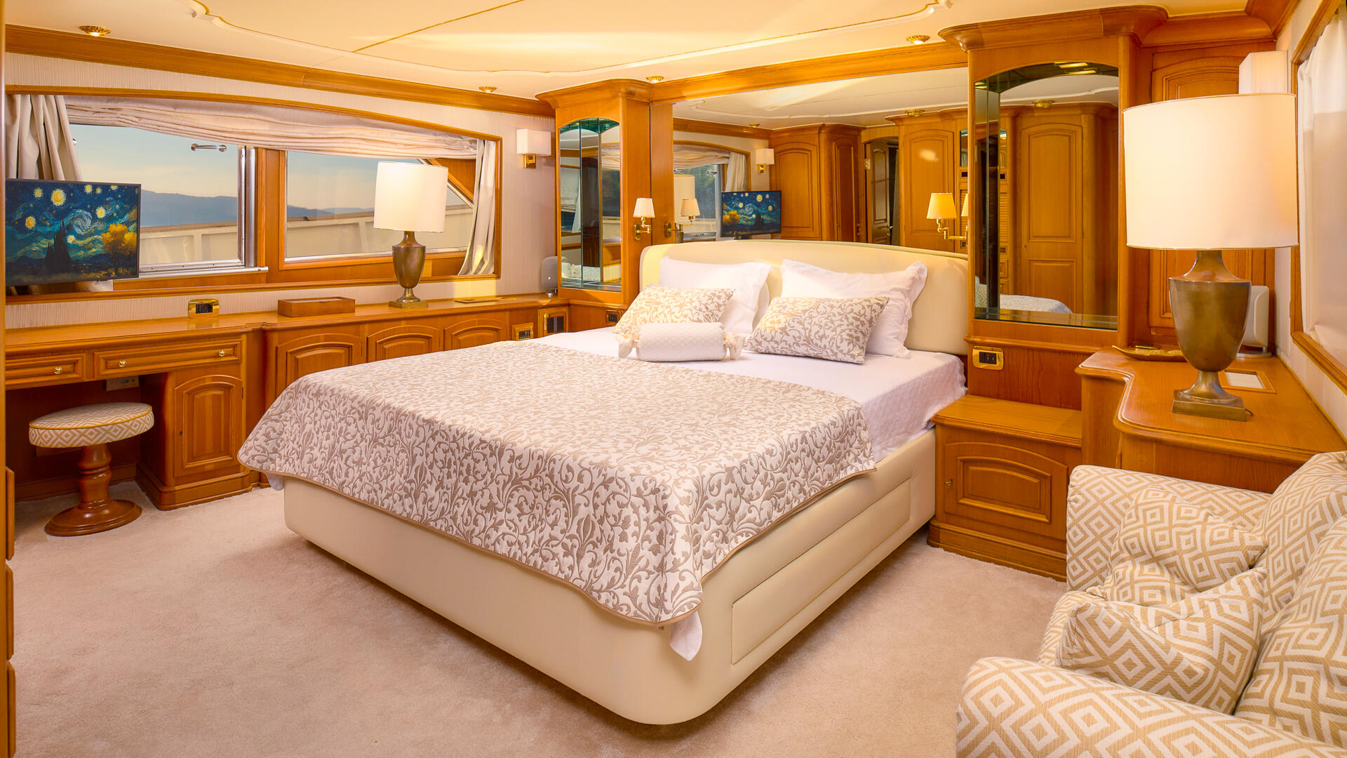 21-To-Je-To-Master-cabin_.jpg