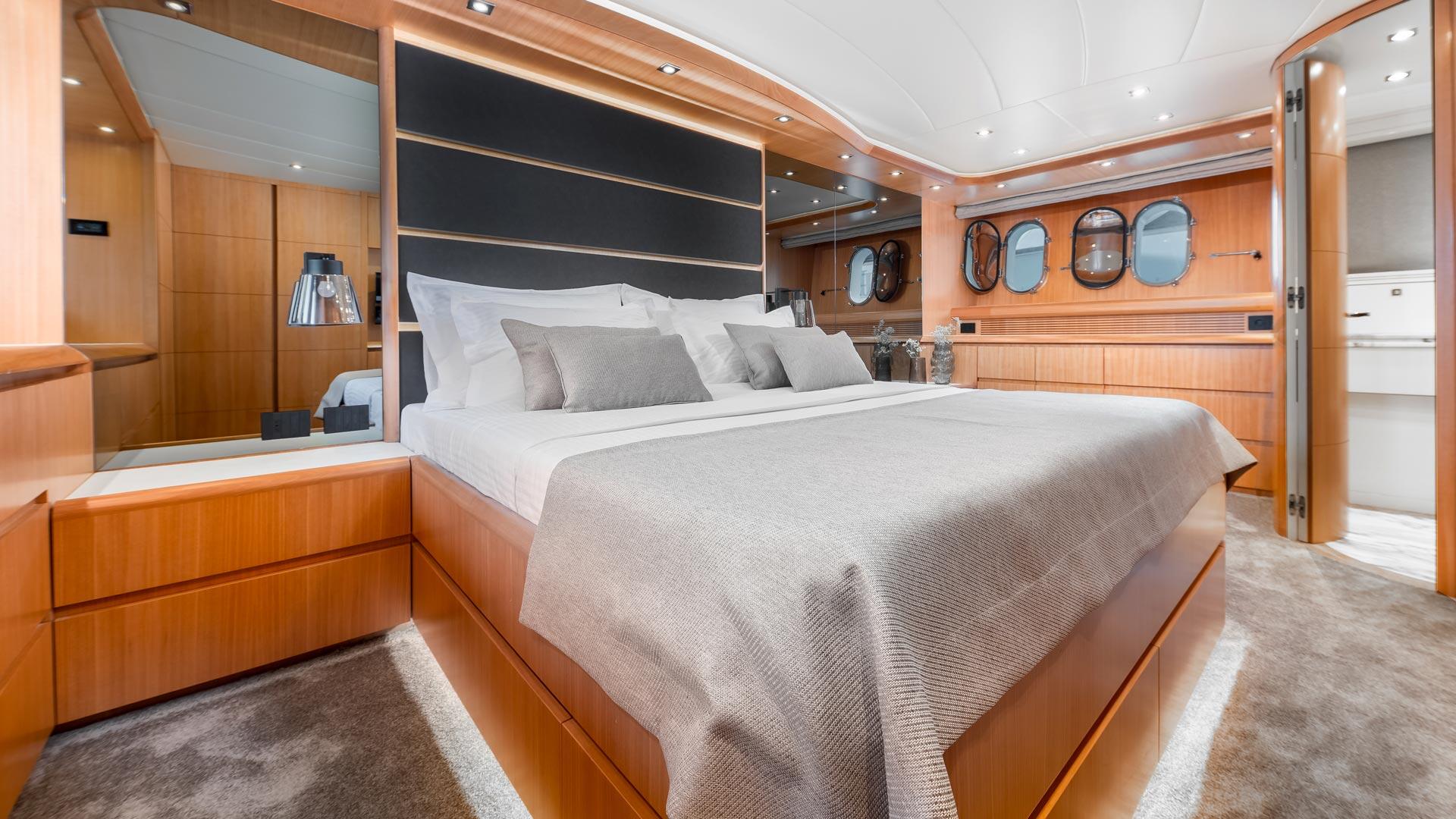 23-Cynthia-VIP-cabin_.jpg