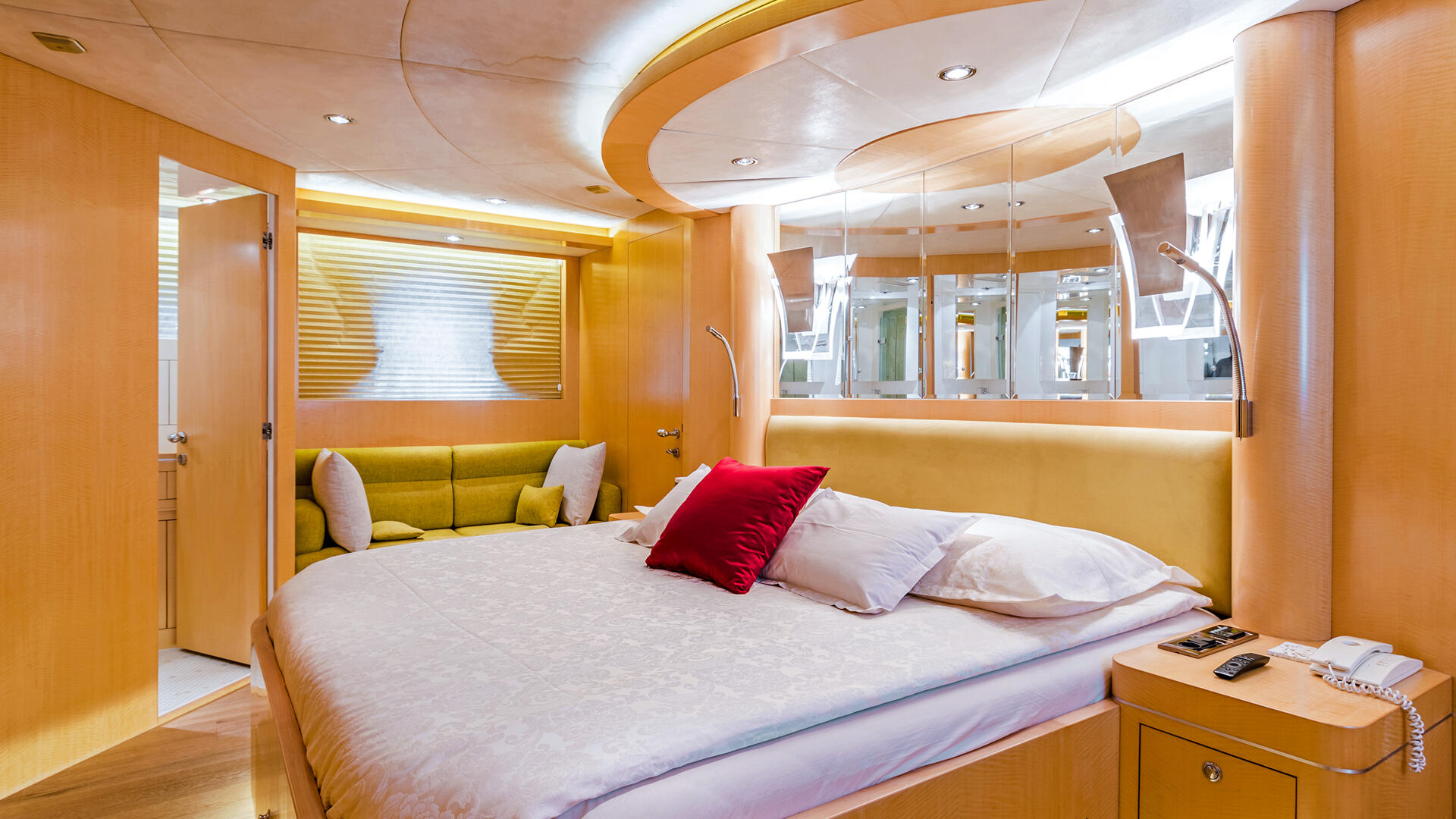 23-Conte-Alberti-Vip-cabin_.jpg