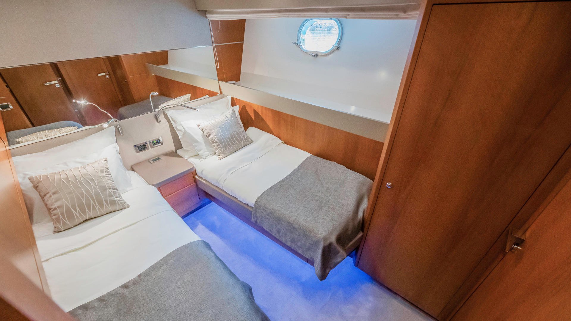 35-KARISMA-Twin-cabin_.JPG