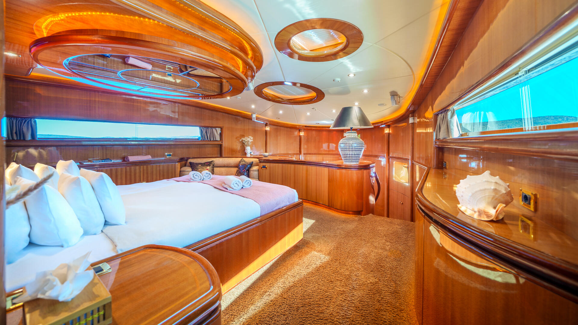 16-Conte-Stefani-Master-cabin_.jpg