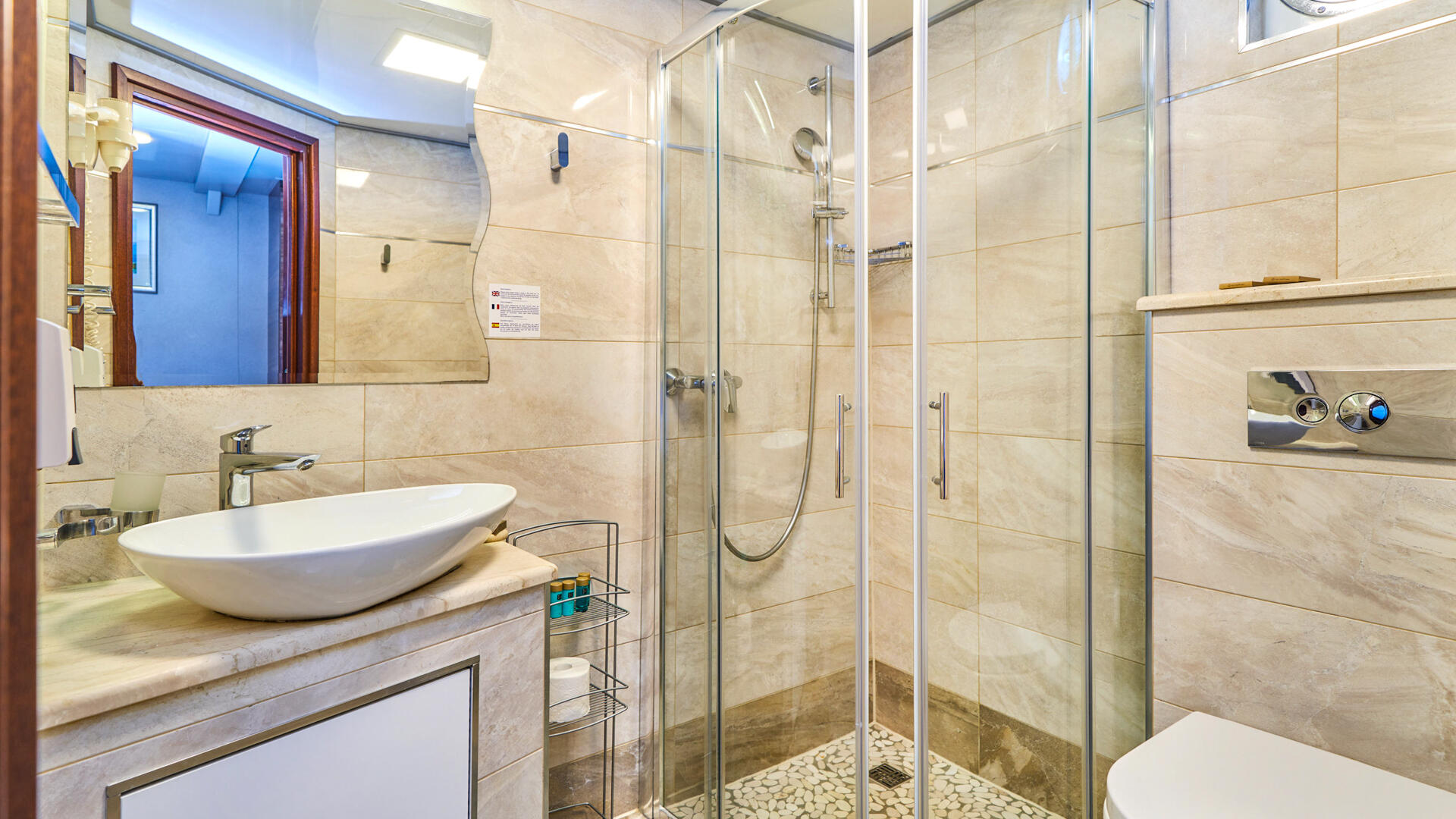 23-Casablanca-shower_.jpg