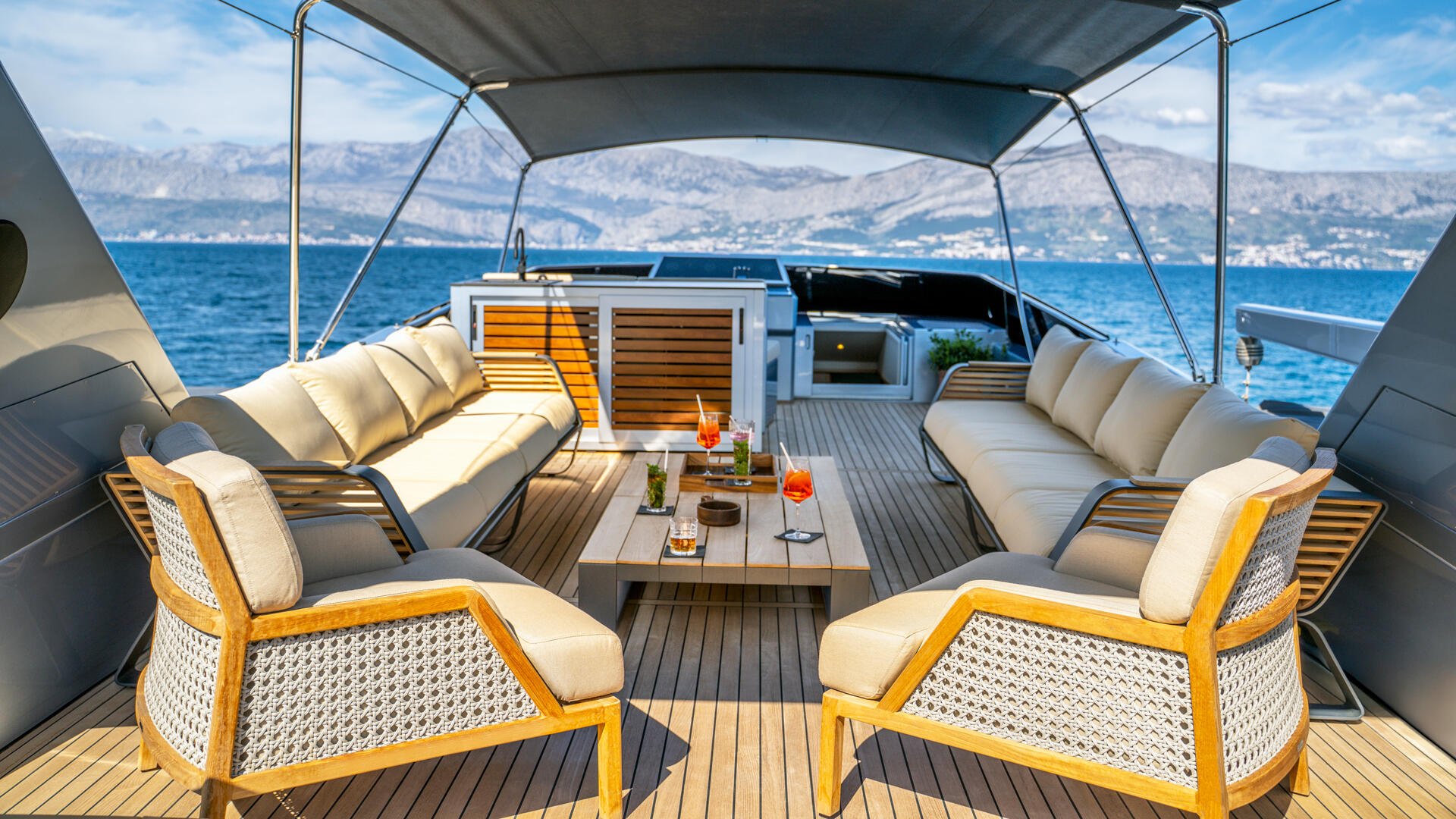 34-Phantom-flybridge-overview_.jpg