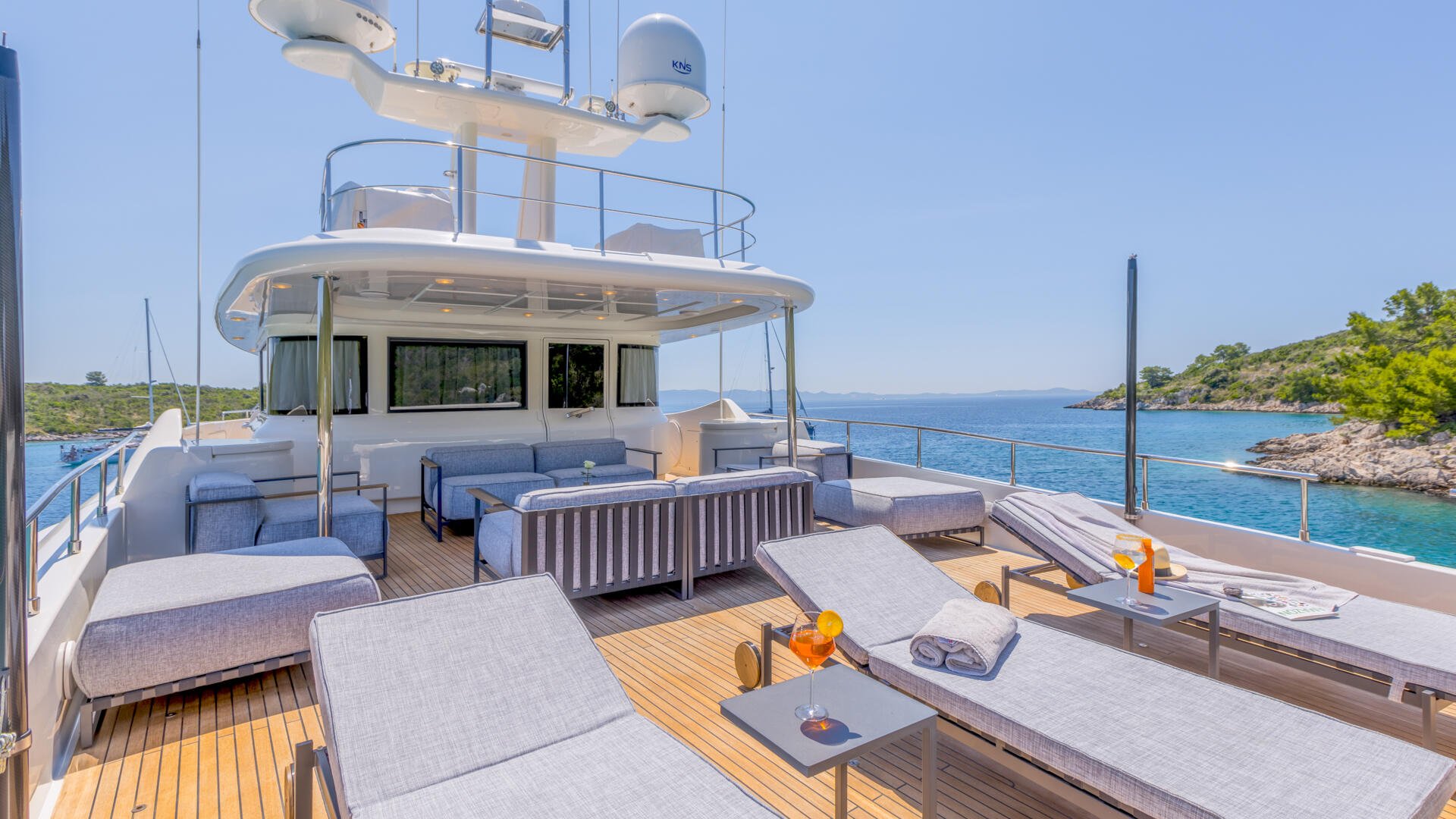 12-Klobuk-sundeck_.jpg