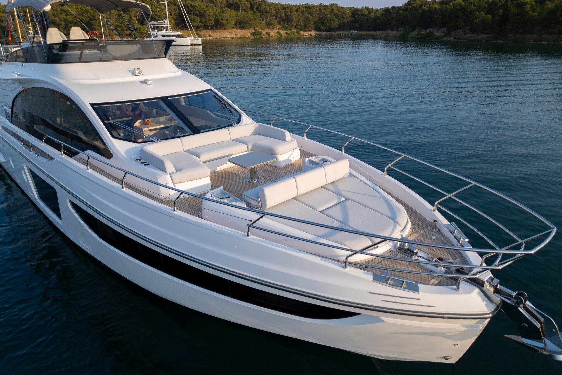 03-FELICITA-bow-view_.jpg