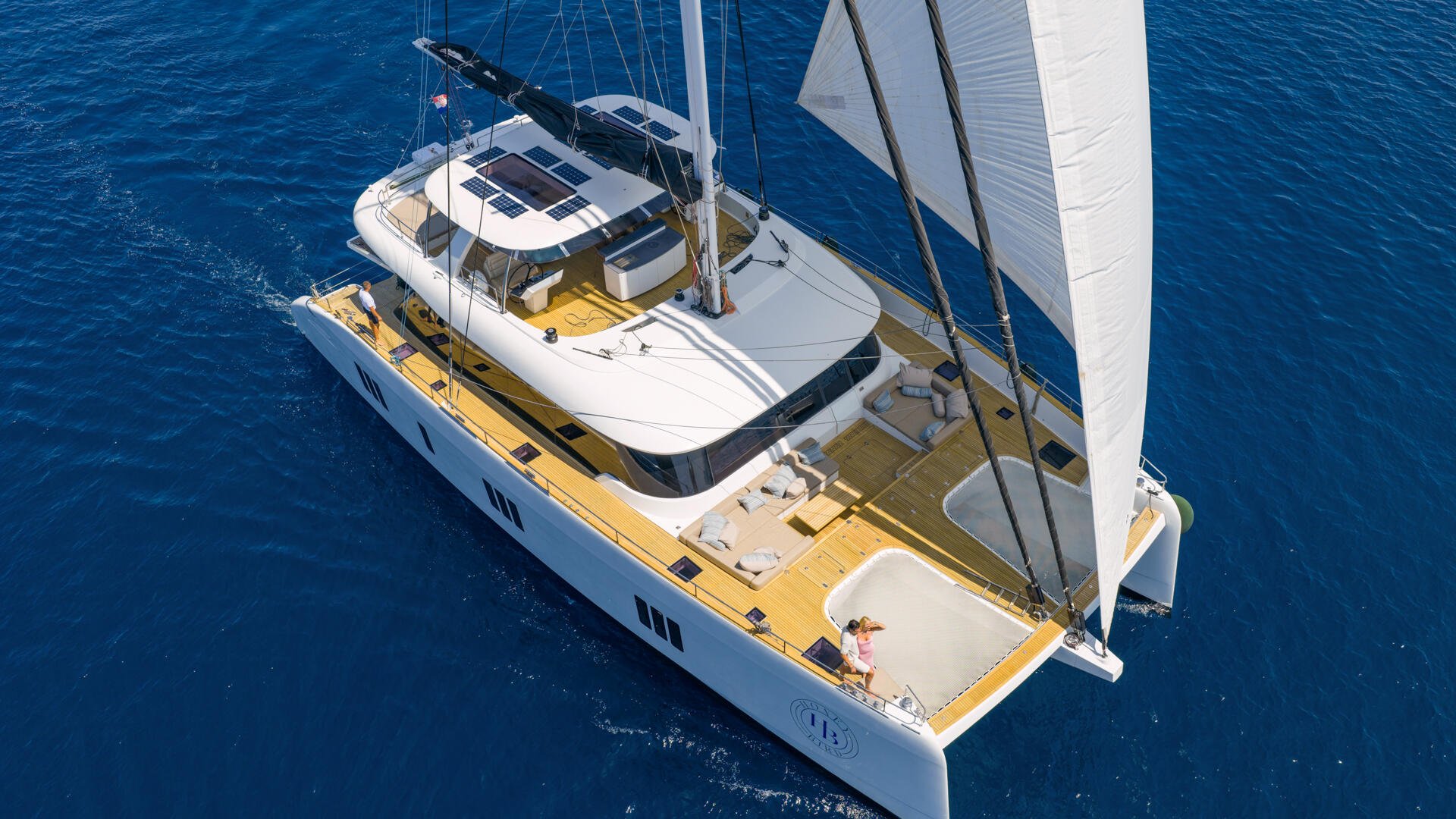 02-Honeybird-starboard_.jpg