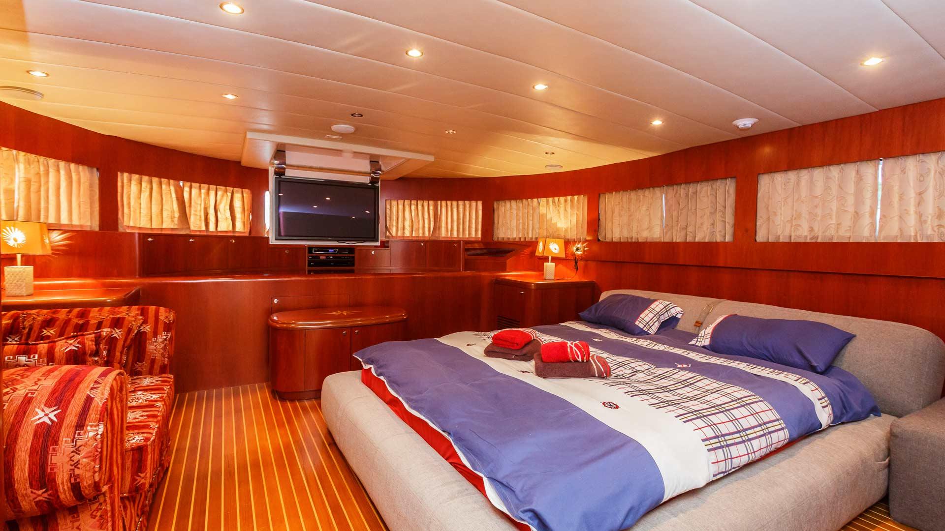 10--johnson-baby-double-stateroom-bed.jpg