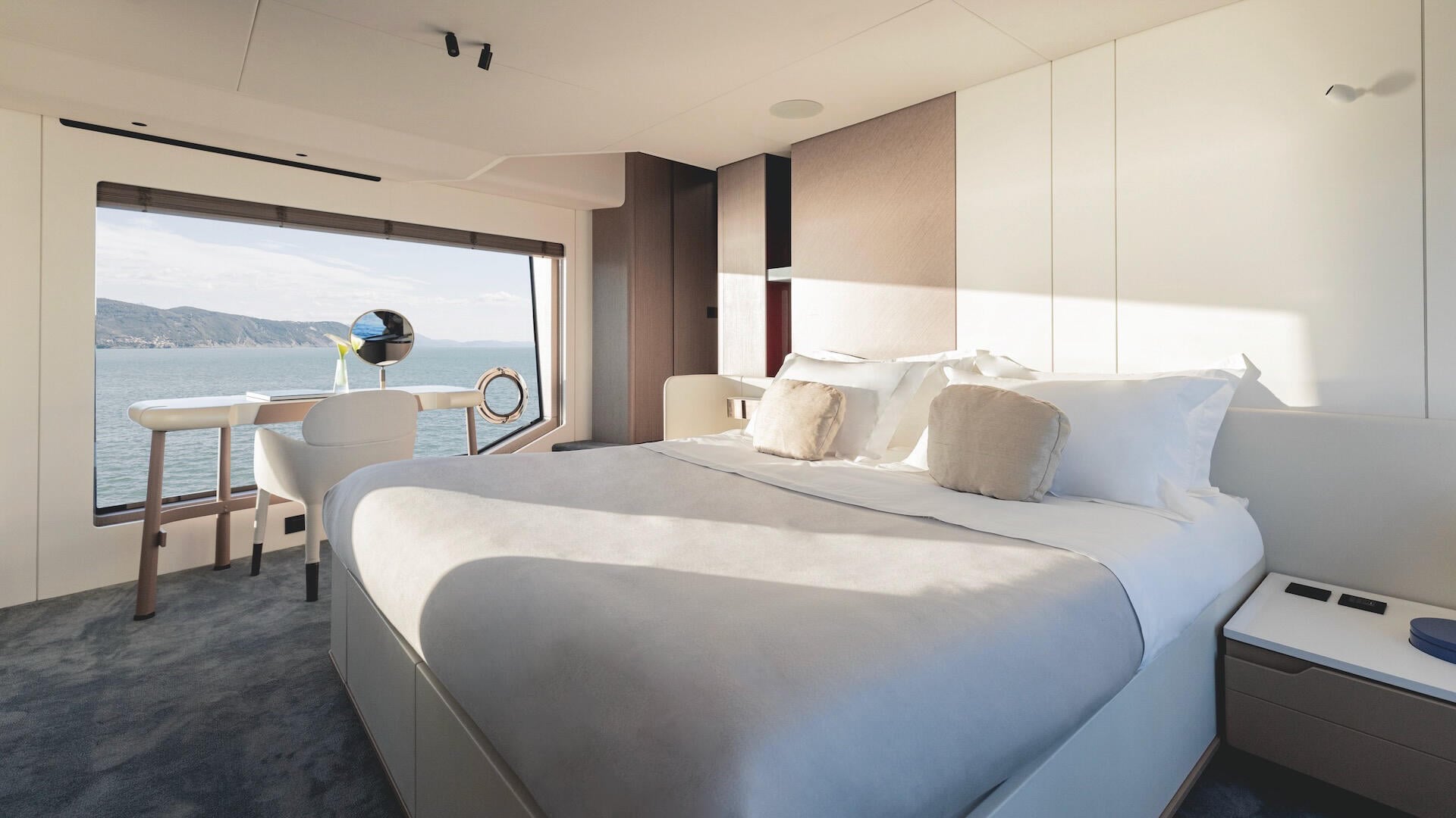 18-First-Horizon-Master-cabin_.jpg