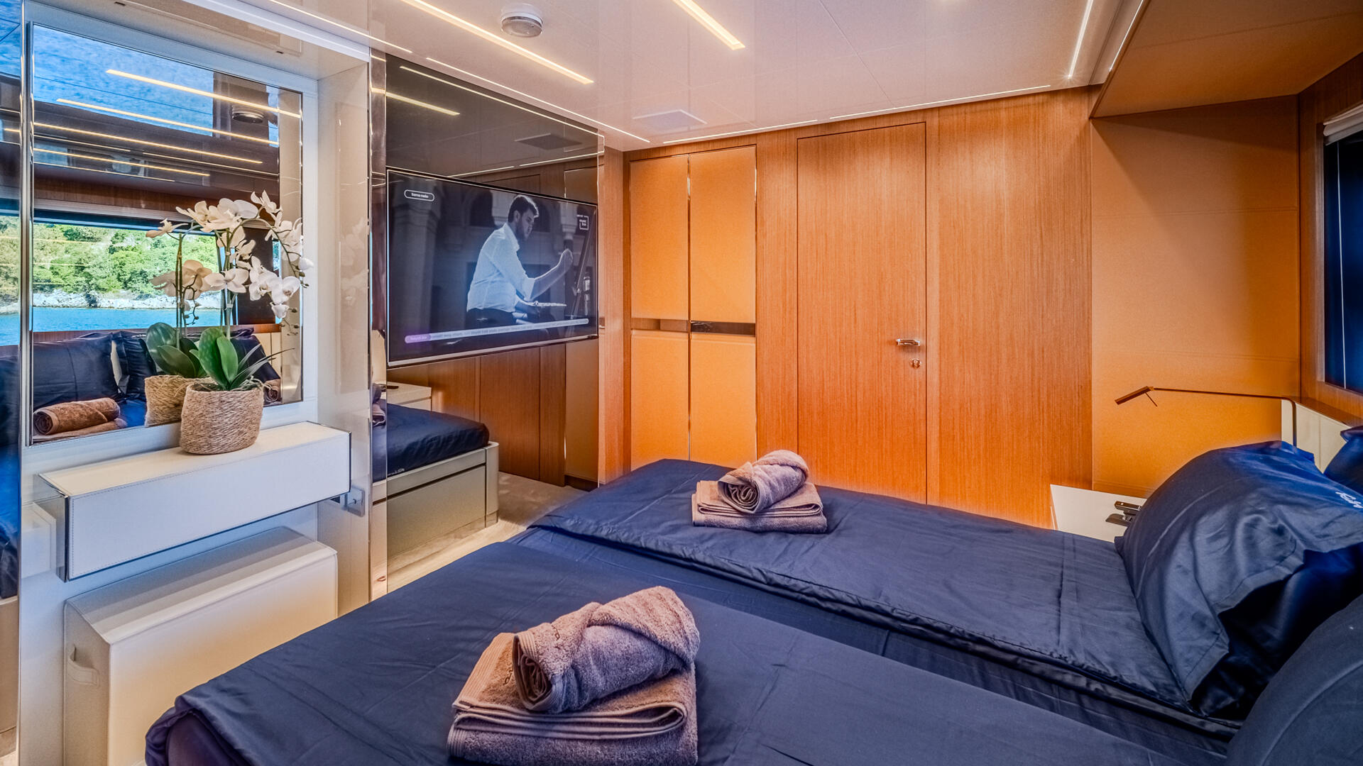 28-No-Stress-888-Double-cabin-side-view_.jpg