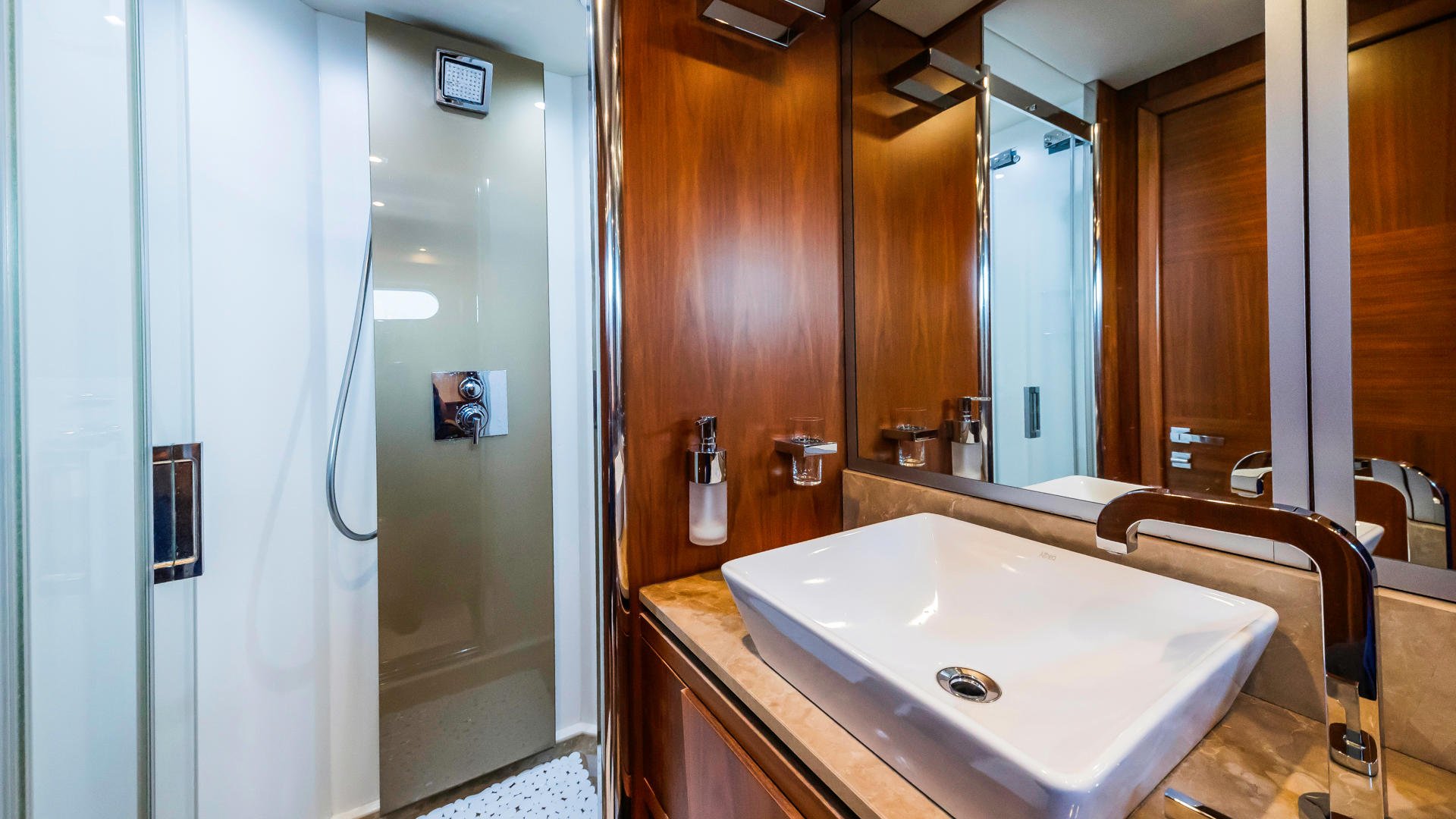 33-The-best-way-Twin-bathroom-shower-view.JPG