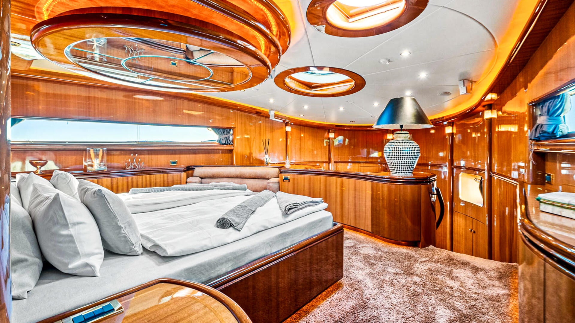 28-Conte-Stefani-Master-cabin_.jpg