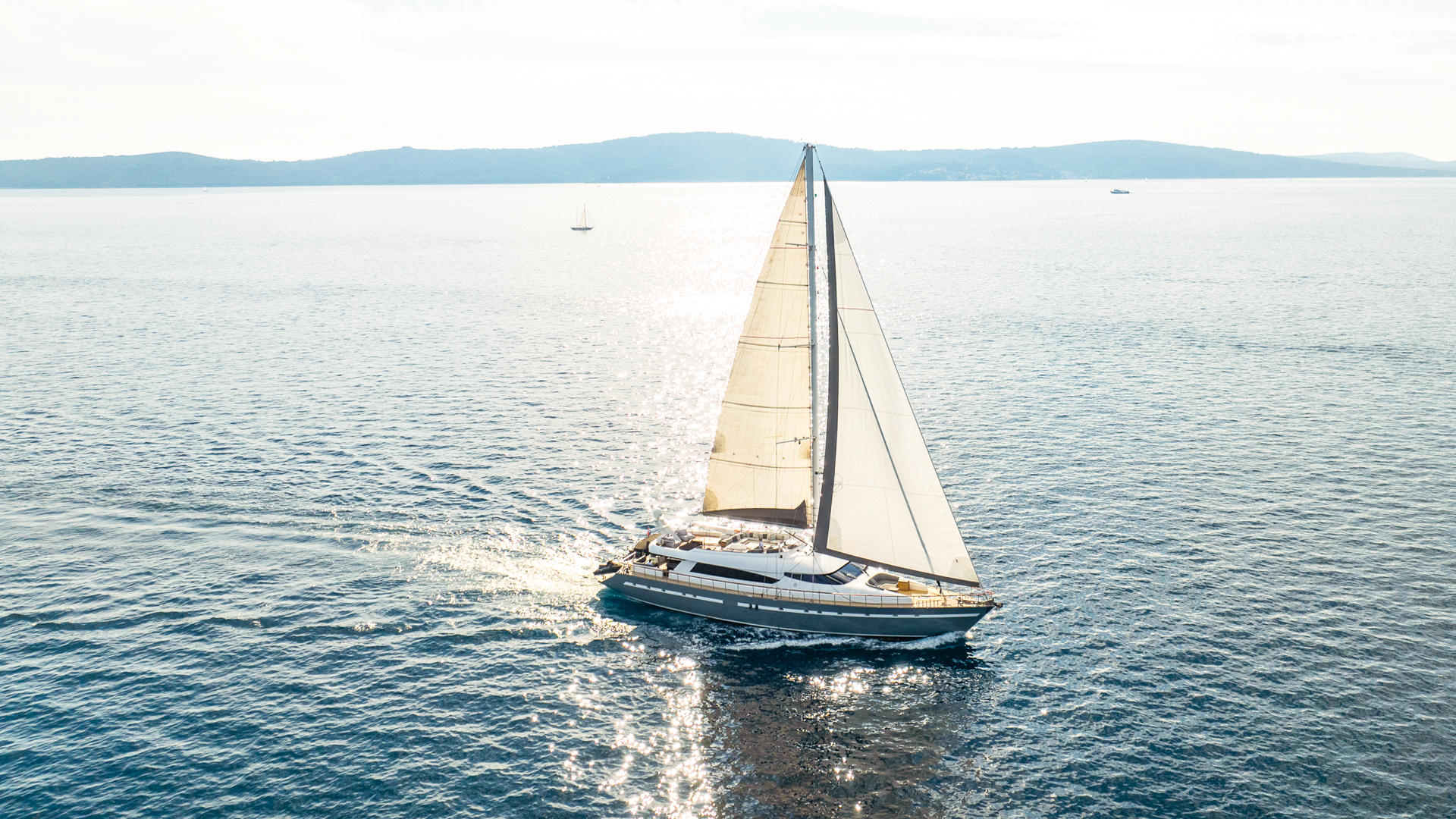 02-SAN-LIMI-starboard-sailing_.jpg