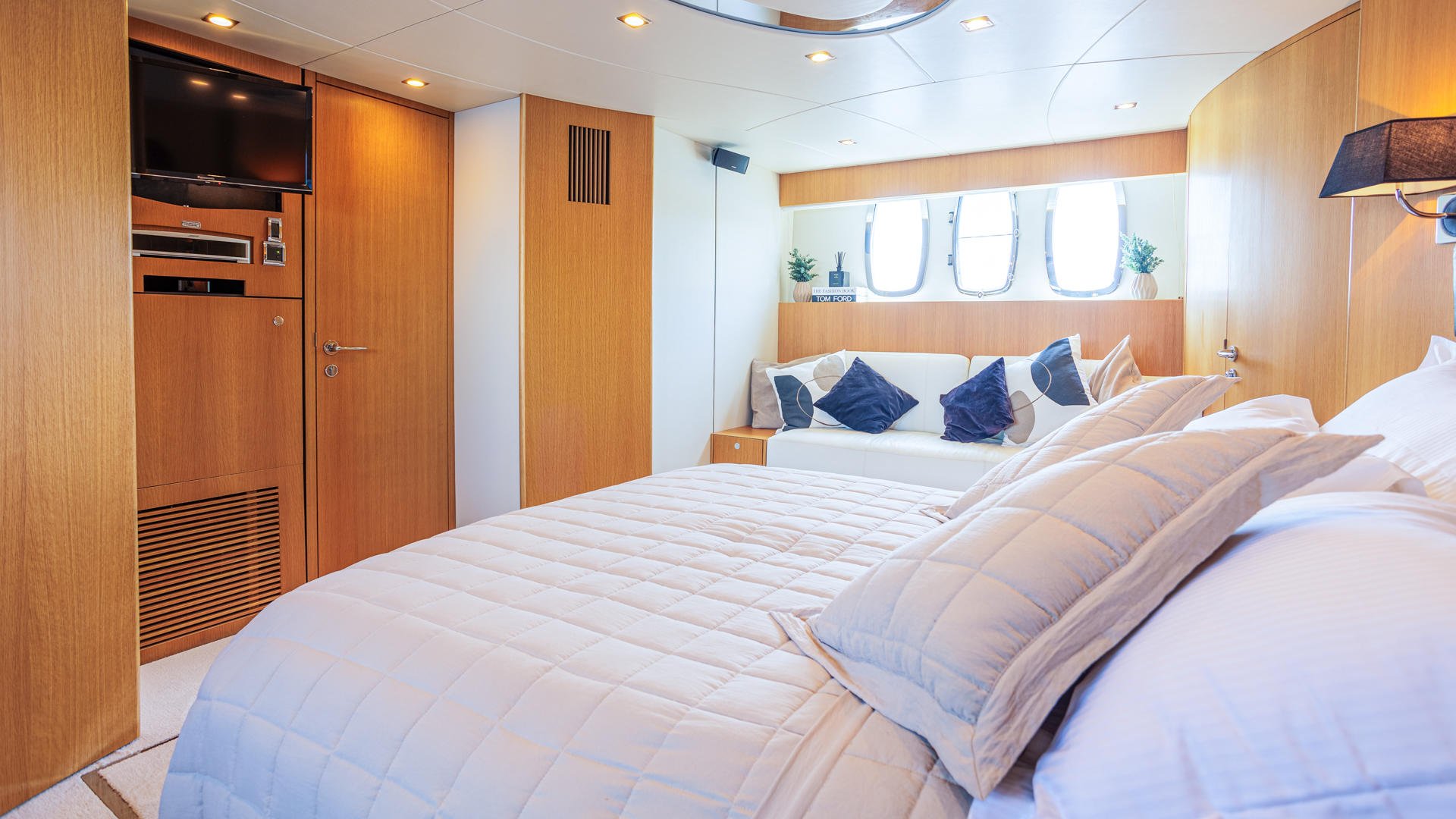19-JoliDor-Master-cabin-other-side_.jpg