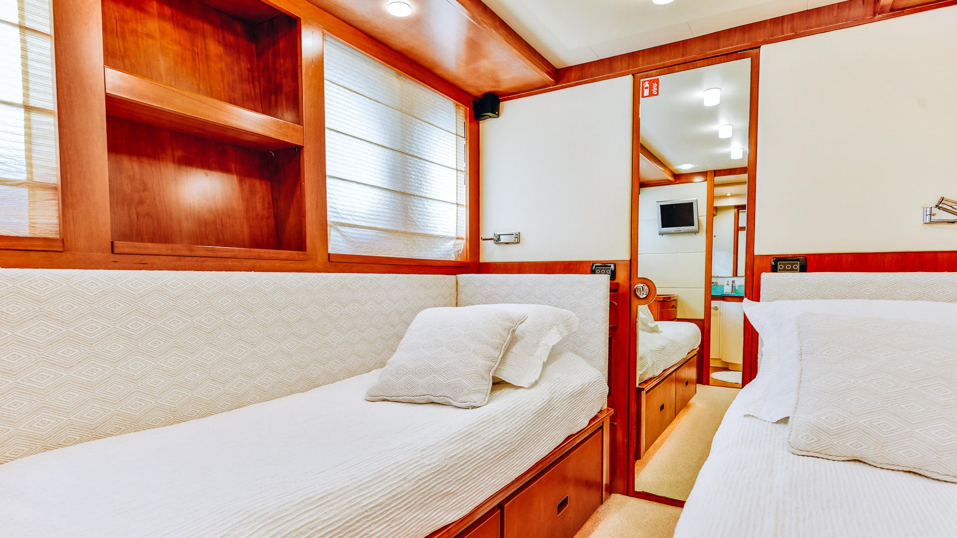 18-SEA-LADY-Twin-cabin-view.jpg