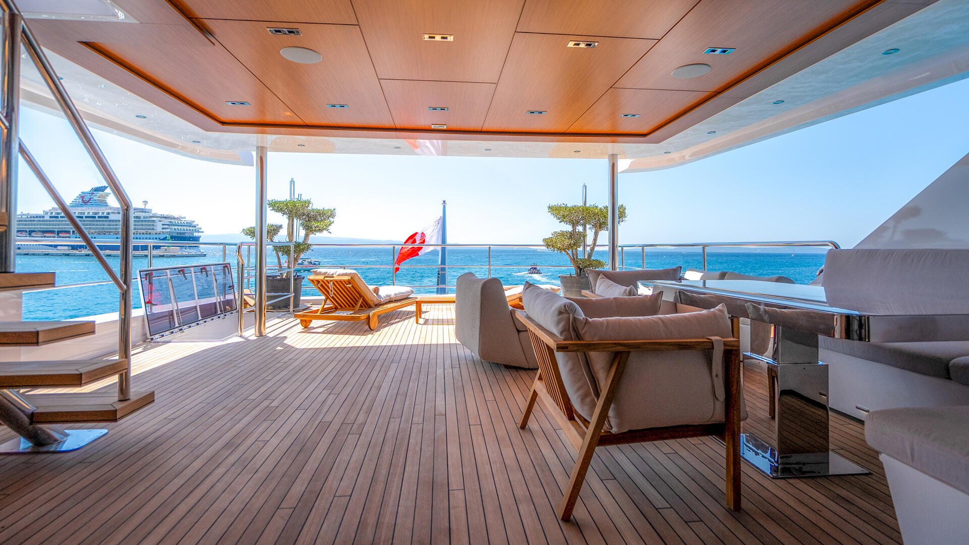 11-Renata-Master-deck-aft-view_.jpg