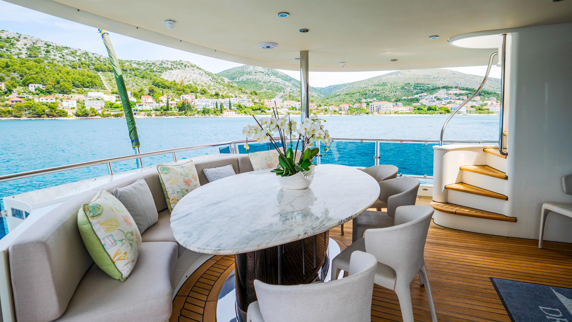 10-Dream-aft-side-view_.jpg
