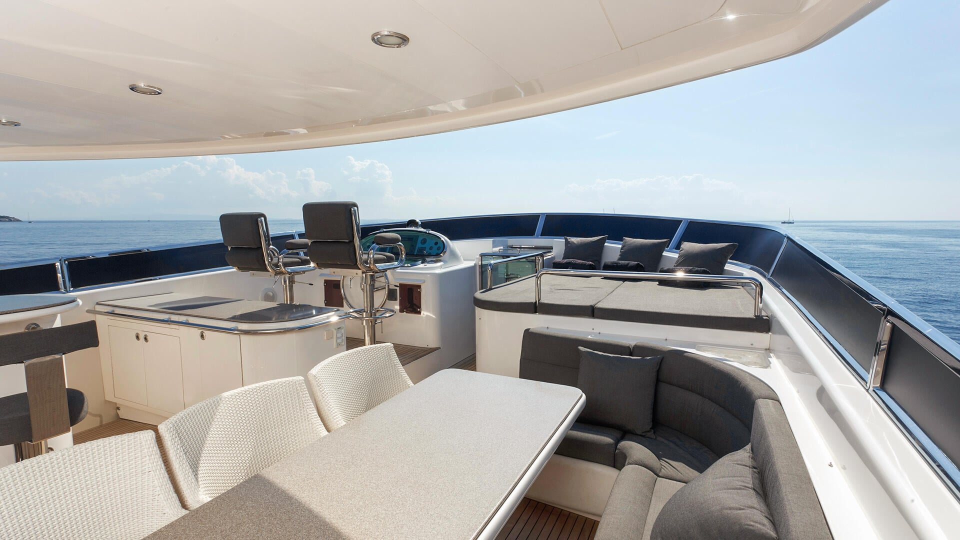 06-Conte-Alberti-flybridge_.jpg