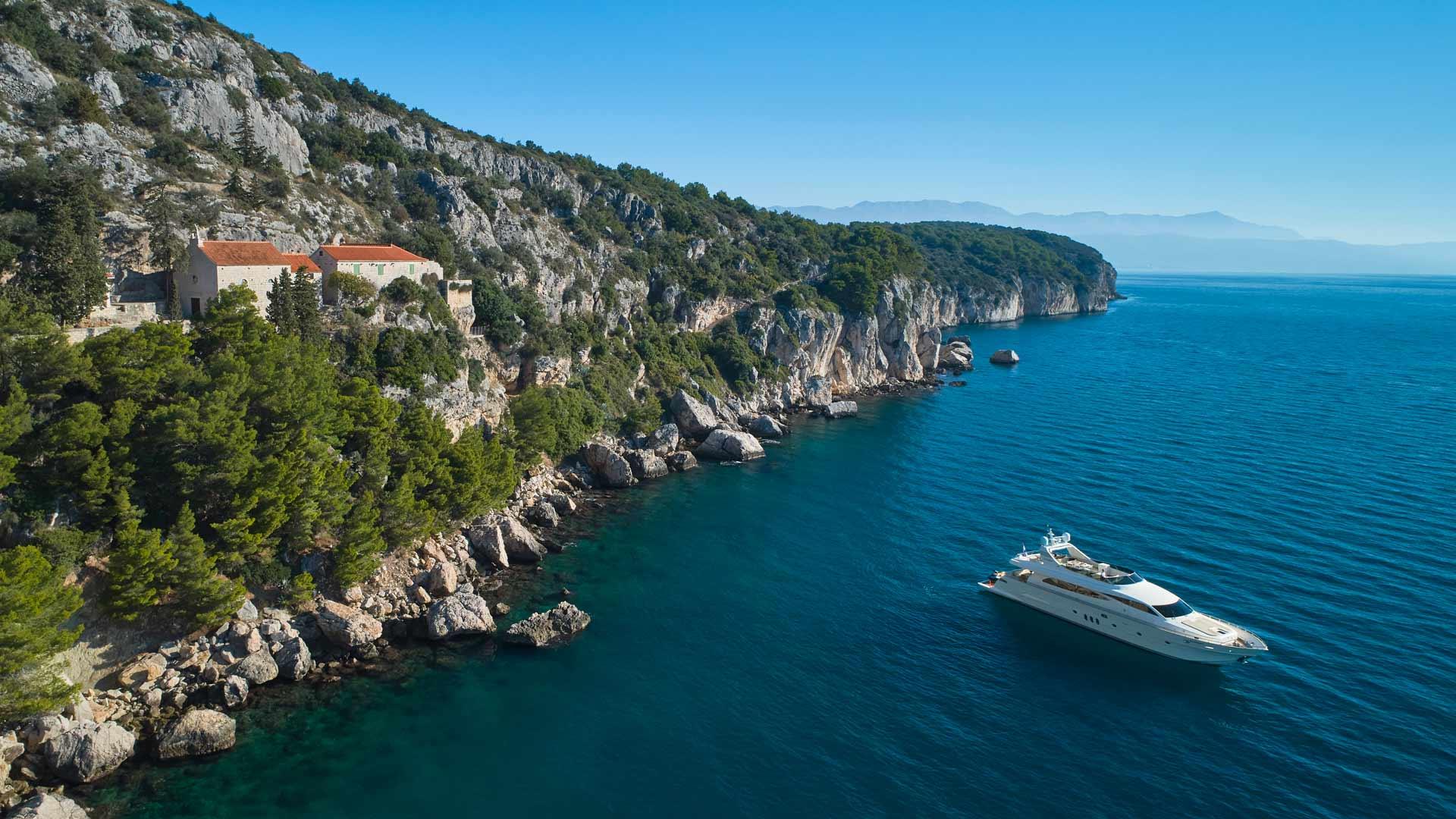 11-KARISMA-cruising-island_.jpg