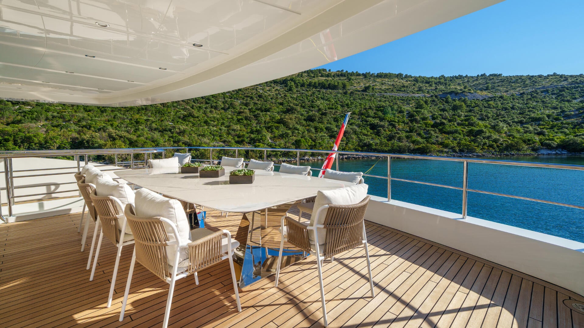 16-Silent-World-upper-deck-aft_.jpg