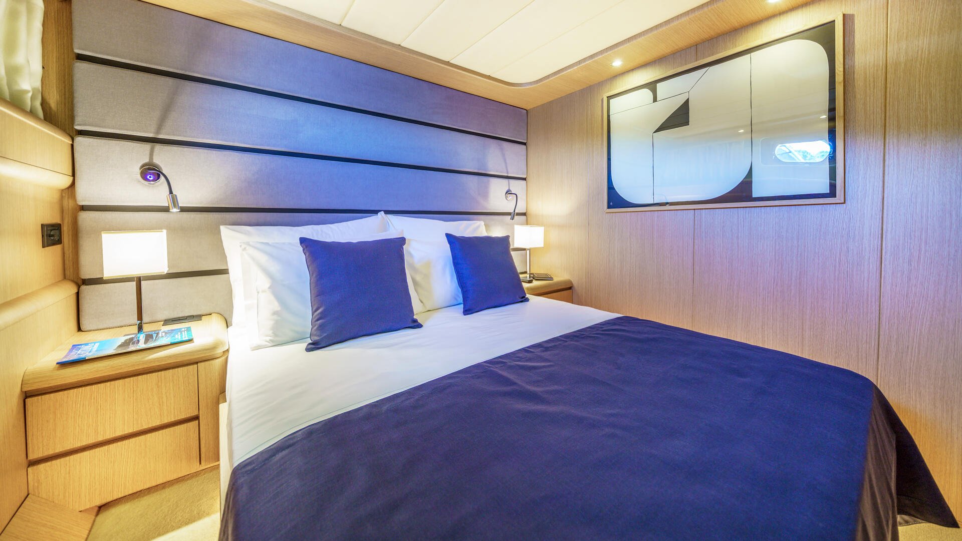 25-Phantom-VIP-cabin_.jpg
