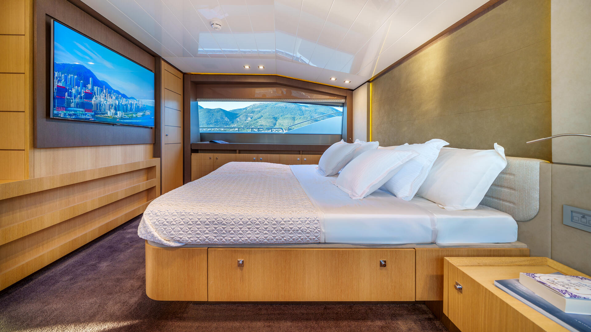 29-Iva-Master-cabin_.jpg