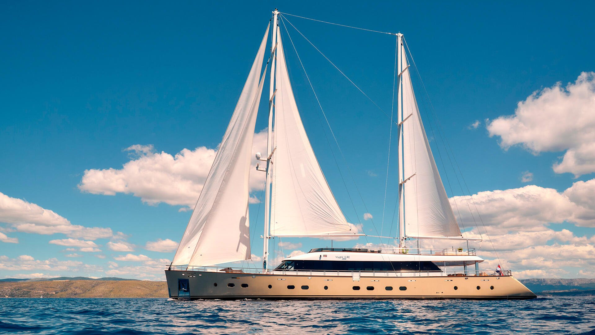 01-Marallure-portside_.jpg