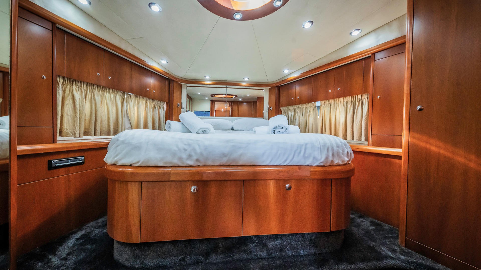 29-Glorious-VIP-cabin.JPG
