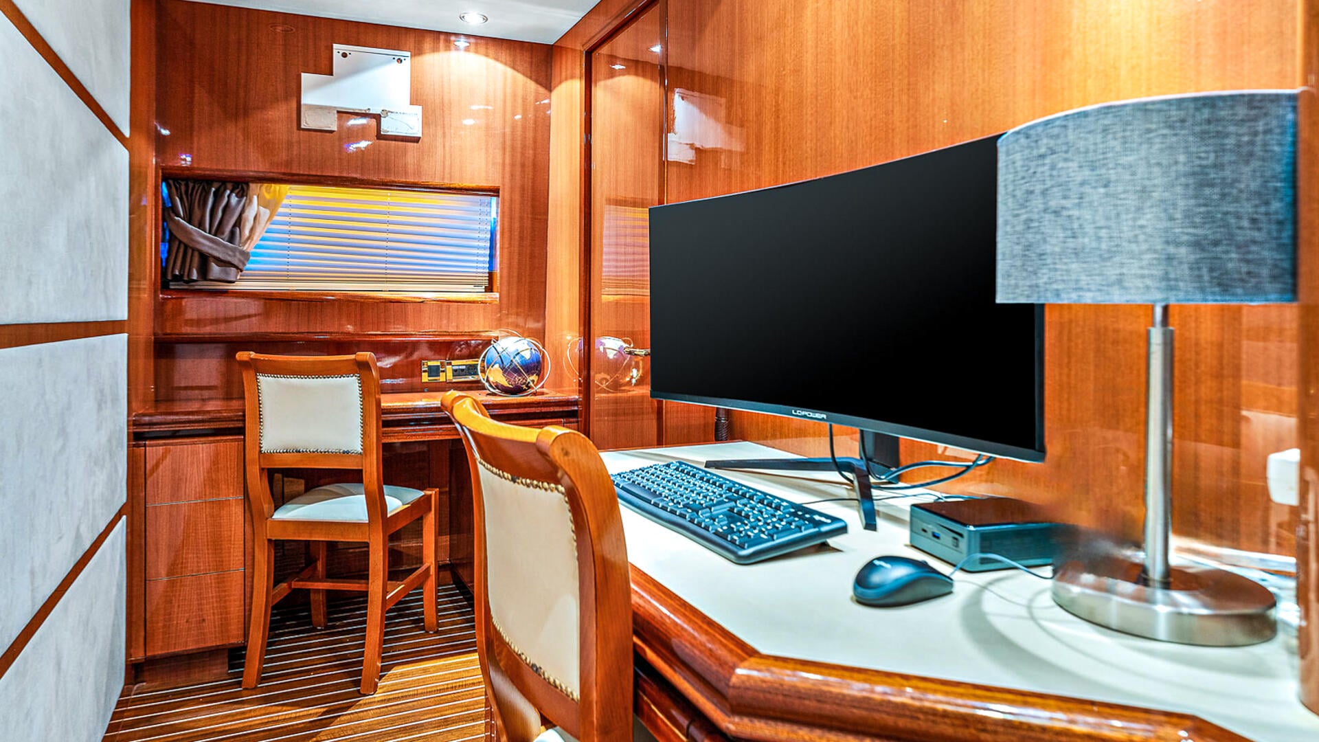 29-Conte-Stefani-Master-cabin-office_.jpg