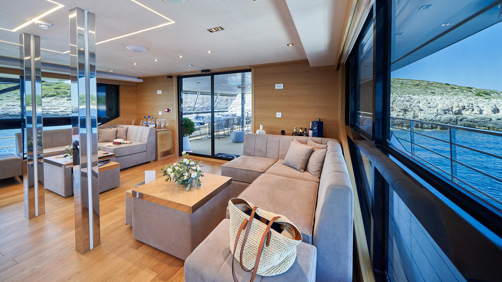 15-Argo-interior-upper-deck.jpg