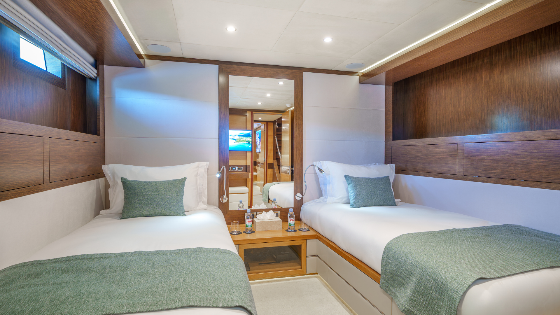 27-Silent-World-Twin-cabin_.png